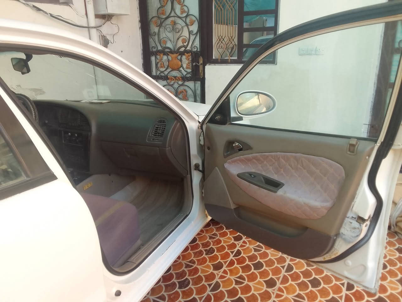 السلآم عليكم  
من رخصة الادمن دايو نوبرا موديل ٢٠٠٠ للمراوس حسب القناعه كير مكينه خير من الله كير عادي تخم تاير رقم ديالى سنويه ٢٨ راعيها يمي ترايك وين ماتريد سياره حلوه وناعمه عنوان السياره ديالى بعقوبه تقاطع القدس دور الزراعه   للاستفسار ٠***********
