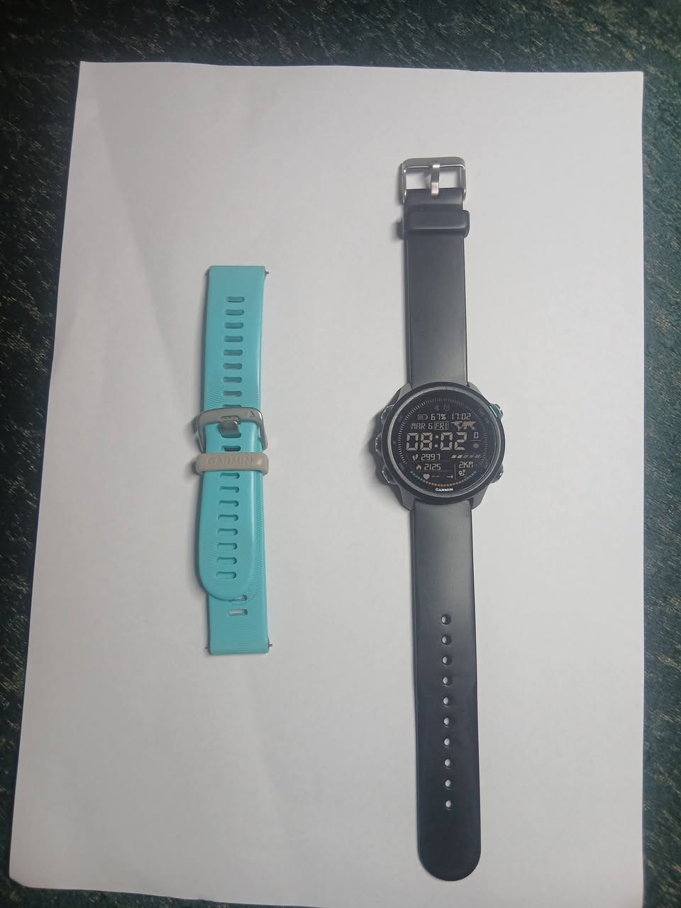 ساعة Garmin Forerunner 245 Music بلون "Aqua" (الأزرق المائي). لغة عربي ُممت هذه الساعة الذكية خصيصاً للعدائين، حيث تركز على تقديم إحصائيات متقدمة للجري وتخزين الموسيقى. 
Ekosport
Ekosport
 +3
أبرز مواصفات الساعة:
تشغيل الموسيقى: تتيح لك مزامنة قوائم التشغيل من خدمات مثل Spotify للاستماع إليها بدون الحاجة للهاتف أثناء التمرين.
تتبع الجري المتقدم: توفر مقاييس دقيقة مثل المسافة، السرعة (Pace)، وحالة التدريب لتقييم ما إذا كنت تتدرب بفاعلية أو ترهق نفسك.
عمر البطارية: تصل البطارية إلى حوالي 7 أيام في وضع الساعة الذكية، وعدة ساعات عند استخدام نظام تحديد المواقع (GPS) مع الموسيقى.
تعدد الرياضات: بالإضافة للجري، تدعم الساعة بروفايلات لركوب الدراجات، السباحة في المسابح، والتجديف الداخلي.
الميزات الذكية: توفر إشعارات ذكية للرسائل والبريد الإلكتروني عند اقترانها بهاتفك. سعر تفاصيل خاص


**إذا كنت صاحب هذا الإعلان وتريد حذفه لأي سبب، رجاءا أرسل رسالة إلى الدعم الفني**