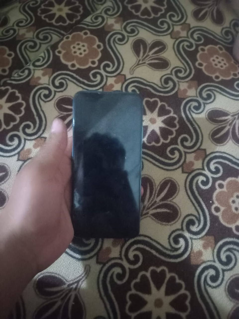 سلام عليكم تلفون واي ٩ اس امبدل شاشه السعر ١٠٠ و بي مجال و اذا اكو امراوس يرهم ***********
