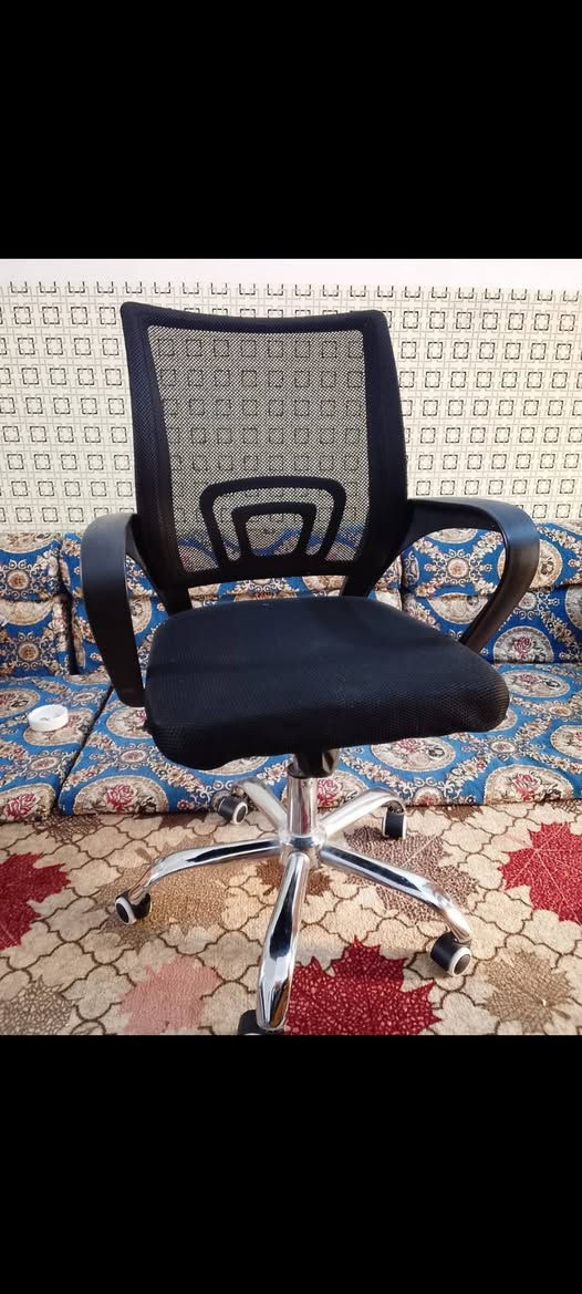 مكينة خياطه ومكينه اوفر و كرسي
المكاين صارلهن اتلاثه اشهر من شدناهن 
جديد مامشتغلات قليل مكان كربلاء القادسيه
السعر كلهن 800 او بيهن مجال
***********
