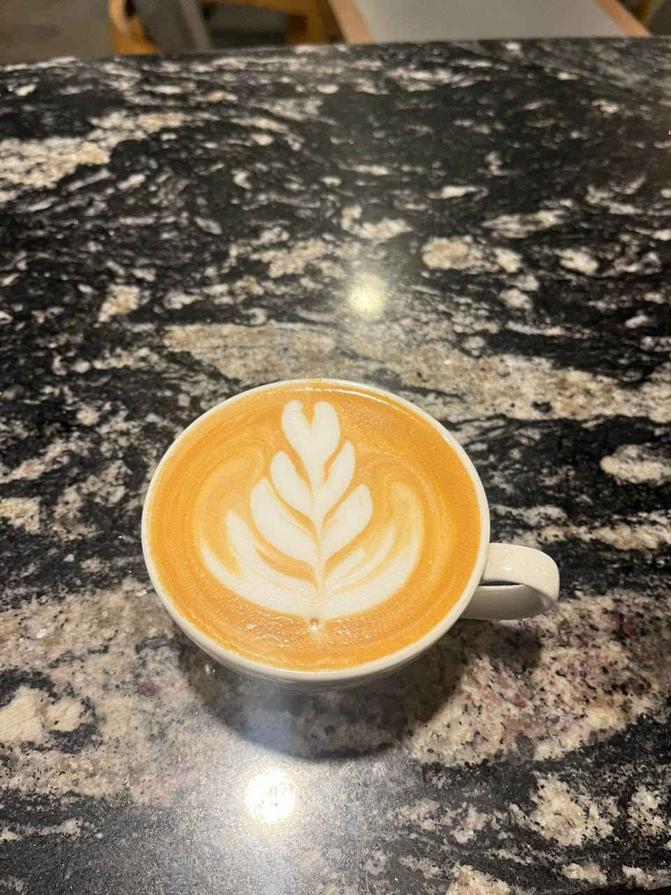 سلام عليكم 
باريستا سوري  متفرغ للعمل ضمن اليرموك والمنصور فقط
ساخن وبارد واشتغل بعض اصناف الحلويات كنافة سان تشيز تراميسو فوندوم براونيز  وكيكة الحليب وبسبوسة  للضيافة 
***********
