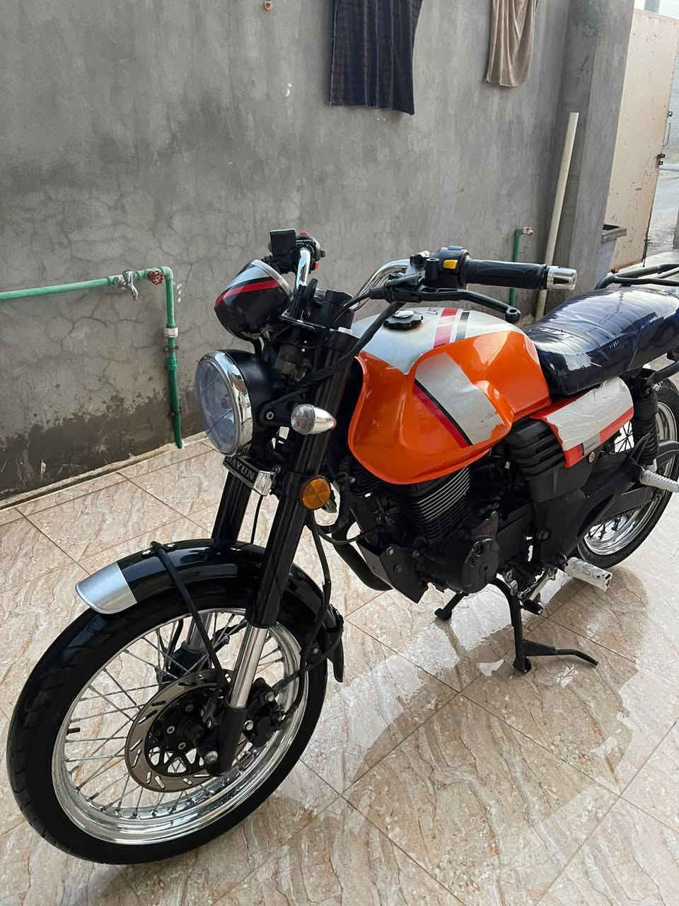 سلام عليكم شباب دراجه لاتي مديل 22 اوراق اصولي شرط تاخذ تروح ترقم محرك 200cc كامه اي نقص مابيها السعر 1550 مليون و550 وبيها مجال العنوان ديالى الخالص تصال *********** خاص موجود
