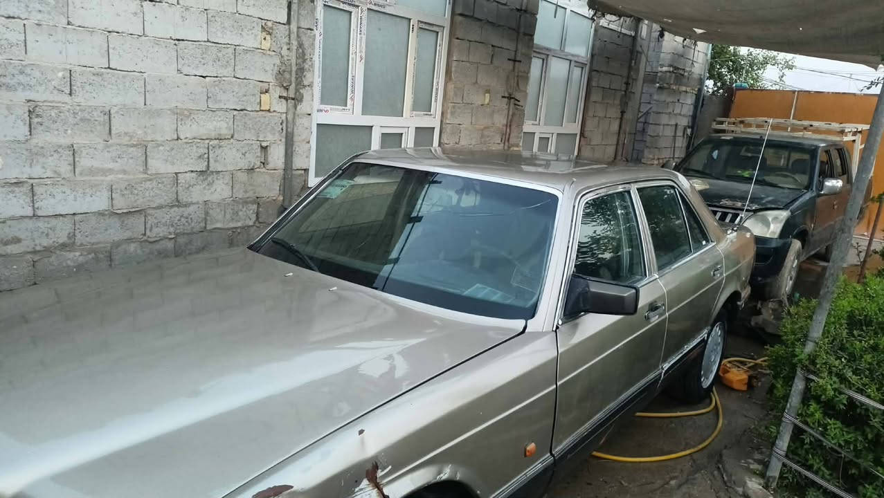 سلام عليكم سياره مارسدس موديل 1986 رئاسي مكينت اسياره vvt 2400 بيها منضومه غاز السنويه ماساقطه تبريد شغل نقص فقط كمبريسر  سعر25 وبيها مجال بيع او مراوس مكاني نجف كوفة رقم هاتف ***********
