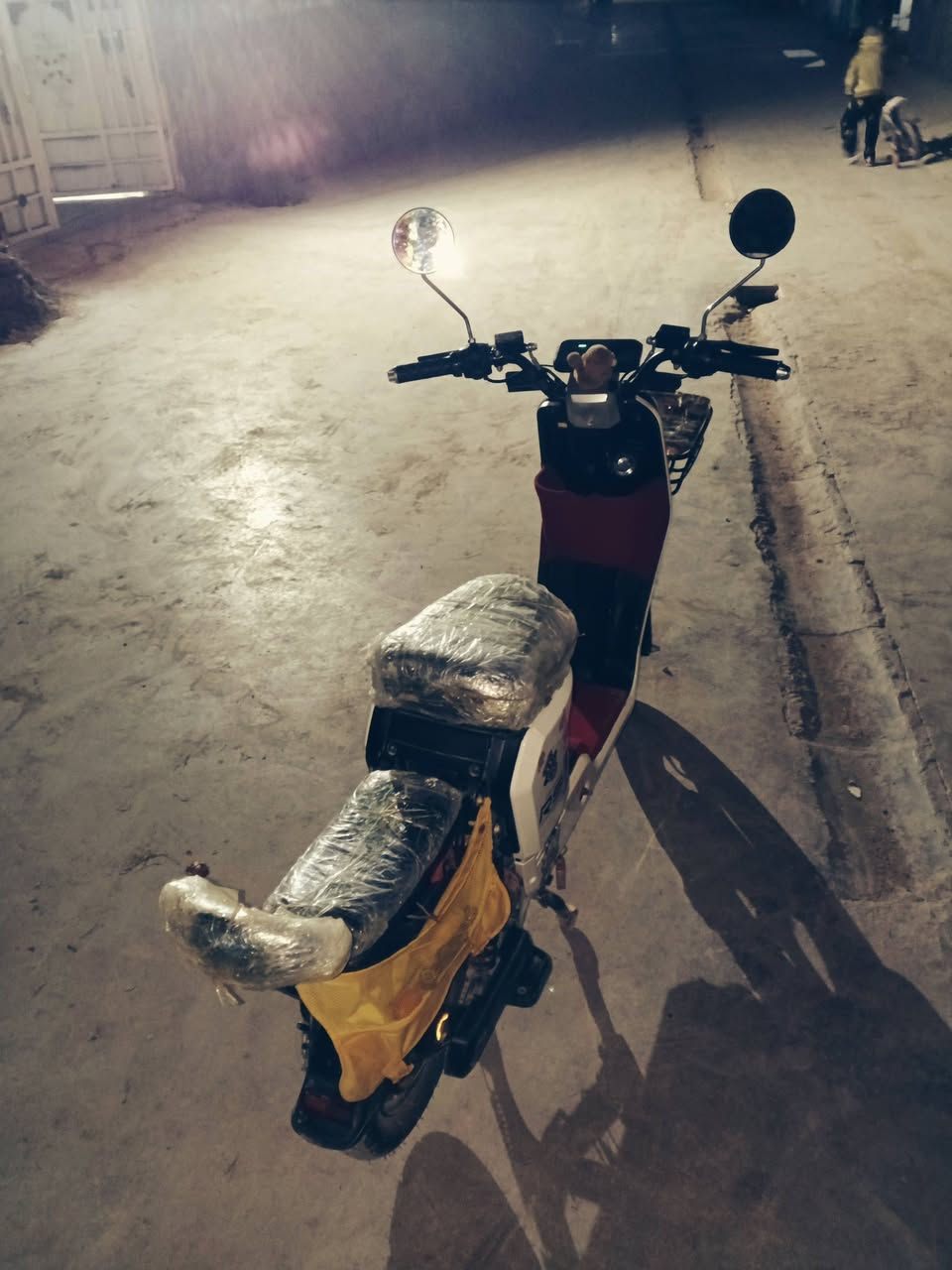 السلام عليكم دراجة شحن R9 موديل 2025 دراجة خير من الله بيها نقص فقط صچم مال ركبة بطاريات جدد السعر 325 وبيها مجال للبيع او للمراوس بدراجة نضيفة بانزين مكاني ديالى بعقوبة تقاطع السادة رقم الهاتف ***********
