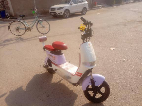 السلام عليكم دراجه شحن للبيع
الحجم 14

4 بطاريات جدد 16امبير 

لايت عالي ناصي 

استاند جانبي

اشاير يمنه ويسره 

3 سرع السرعه الحقيقيه 

الدراجه جديده بمعنى الكلمه استخدام شهر ونص فقط 

مكاني بغداد بلديات 

السعر 240  وبيه مجال 

الرقم الاتصال ***********
