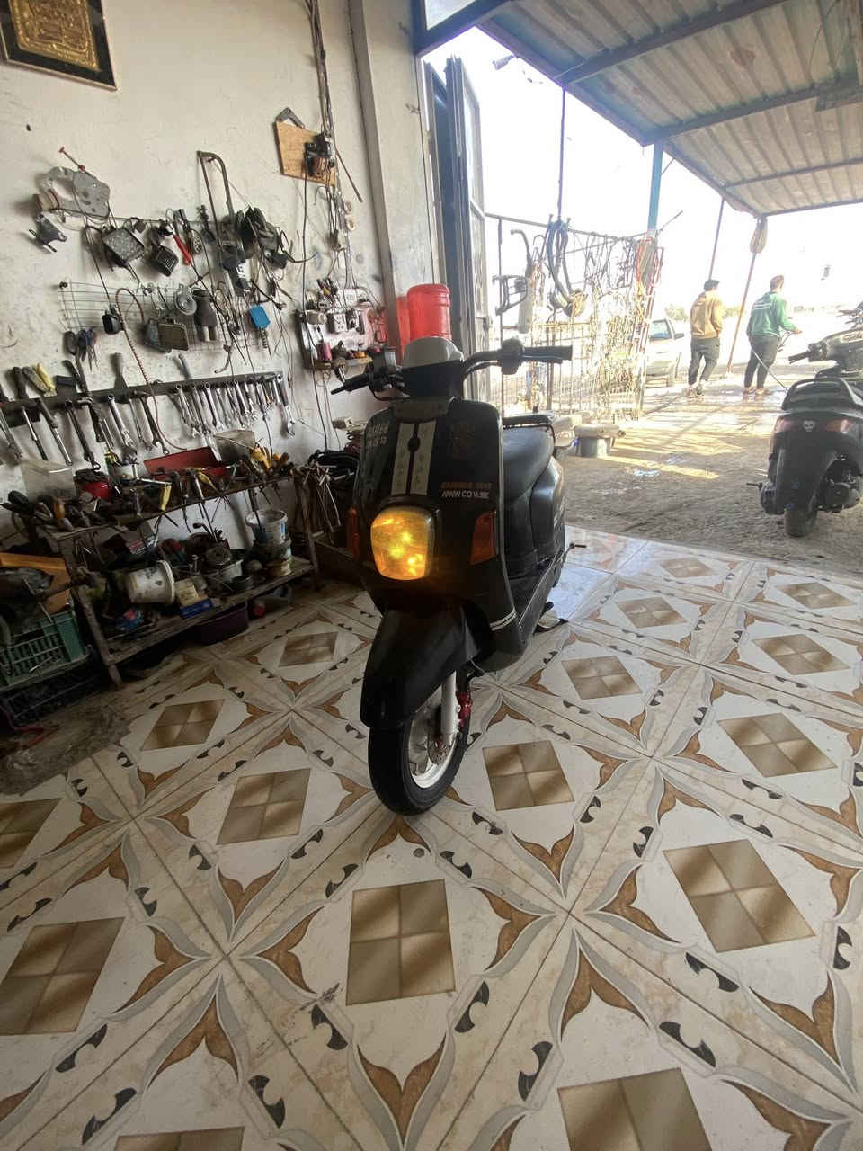 سلام عليكمً بوليس ٢٠٠٨ للبيع كابريتر دراجةً مكفولة من كلشي مابيهة كل نقص شلعة معدل مكينة بلادية لايت بك لايت اشاير هورن كلة كامل سعرها٥٥٠وبيهامجالً مكاني ديالى خالص هبهب ***********
