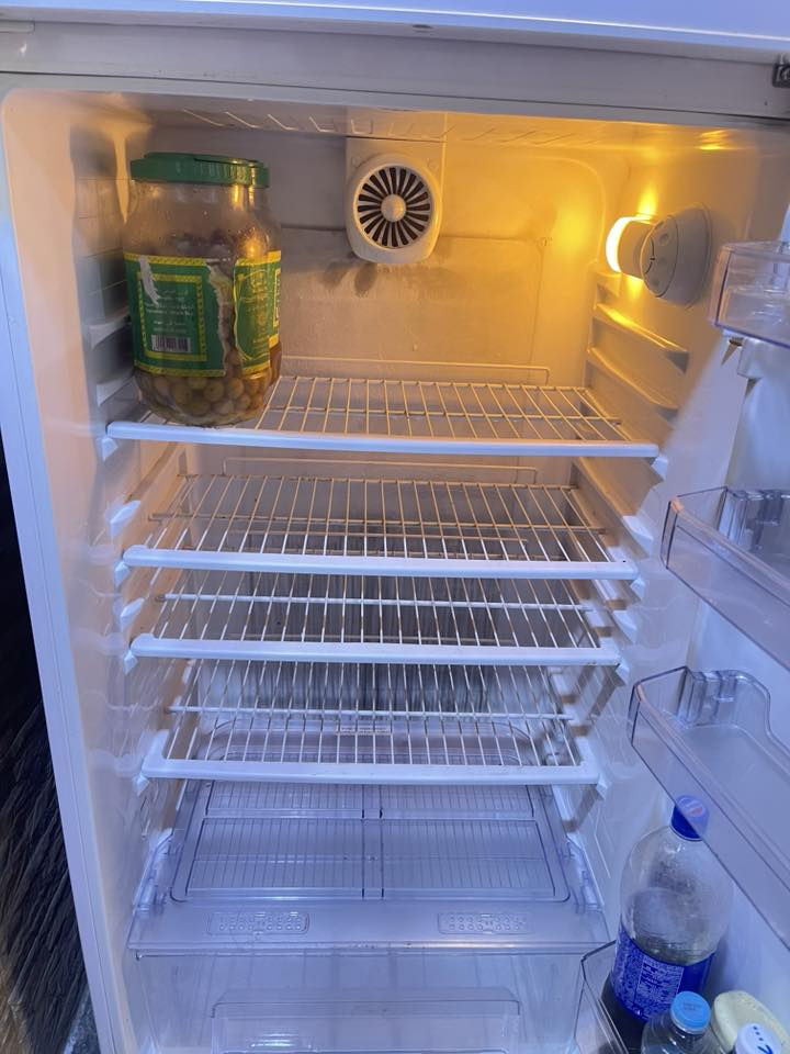 السلام عليكم عندي ثلاجه للبيع كلش نضيفه واليده موجوده مالتها مداخلة تصليح حجمها 28قدم شركة بيكو مكاني العامريه


**إذا كنت صاحب هذا الإعلان وتريد حذفه لأي سبب، رجاءا أرسل رسالة إلى الدعم الفني**