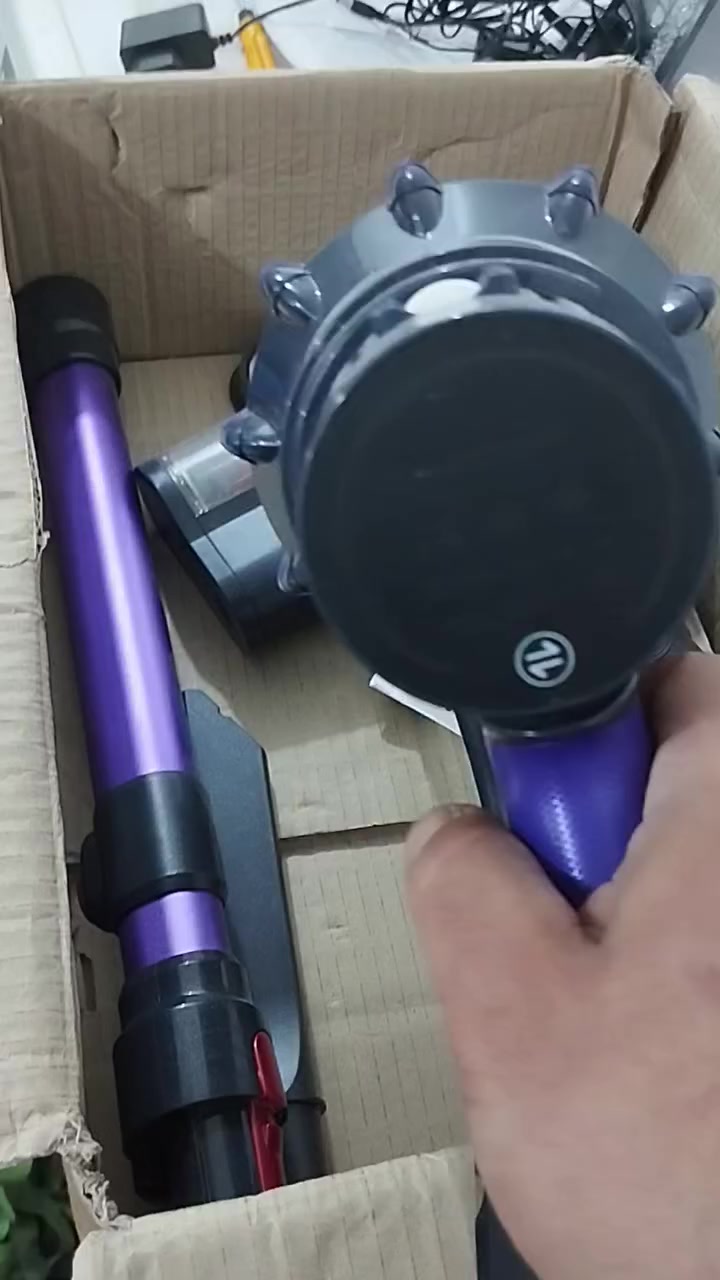 عندي مكناسة شحن بدون شاحنه بس من ادوسها اتاشر ما بيها شحن جربت شاحنه ١٢ فولت ماشحنتها لبي٨عها عل وضعها ٢٥ مع التوصيل عل اول تم 
***********
