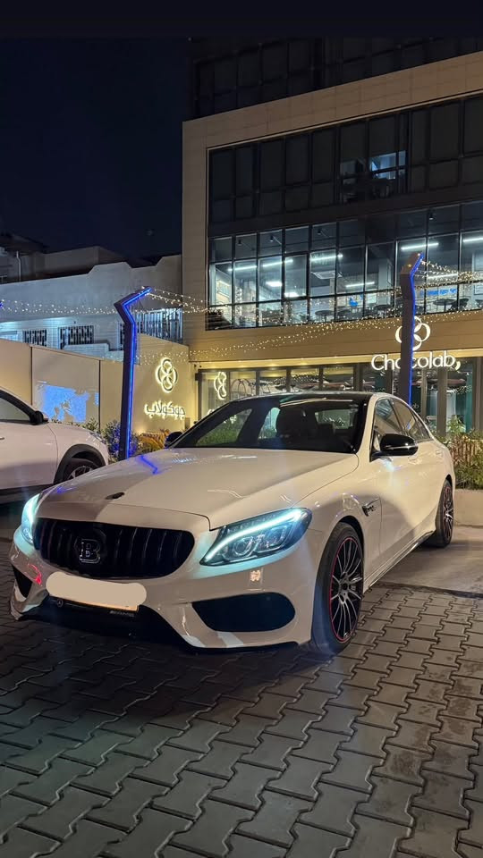 الموديل 2017 AMG نضيفه جداً
كلين تايتل فقط  صبغ شبر بل جاملغ الايسر 
فول مواصفات 1/1 سبشل اوردر من امريكا 
ماشية 64الف
السعر 203$شدتين وثلاث اوراق 
بانوراما 
دبل ماوس 
شاشه كبيره اوردر من الشركه C63
كامره خلفيه دواره 
كشنات كهرباء خزن ميموري
كشنات تدفئه 
علامات ترحيب أبواب 
رادار امامي 
نقطه عمياء 
بصمة تشغيل 
لايتات زينون ديناميك
وياله AMGبلاديه اصليه 
استيرن تدفئه كهرباء 
صعود ونزل للستيرن تلقائي عند تشغل سياره 
نظام Auto hold 
مري قلاب عند رجوع
أبواب ترحيب
بصمه 
مري شفط 
مري كهربائي  
بعد بيها هواي مواصفات 
السيارة عليها كت برابوس مرتب بدون صبغ ولا اي شي

السيارة مو سعرها بس بيع مستعجل

مسويلها ادامه كامله للسياره و صدر كامل جديد و دهن وفلاتر كامله جديدة وباتري ونوزلات ودسكات امامي خلفي جدد وفيت بم وبوليش وحمام للداخل وتنضيف الغرفة الاحتراق كامله من كل النواحي

عنوان السيارة بغداد المنصور   
 ***********
