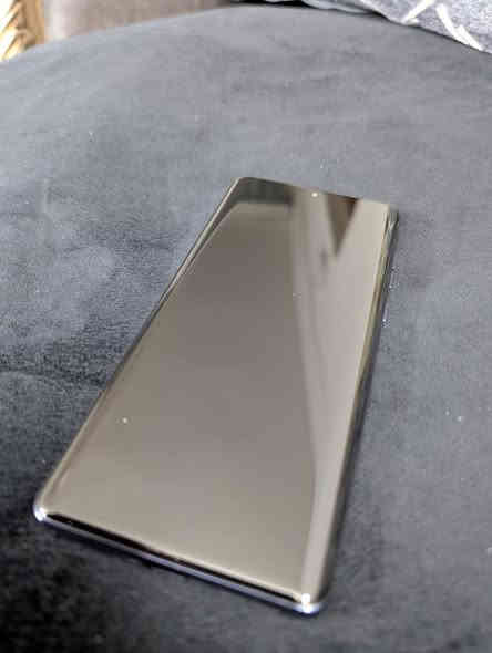 السلام عليكم حبايب موترلا ايدج 60 ذكره 512 وداخليه 12اعلى فئه حالياً بلسوك تليفون جديد الله شاهد  على وضع الشركه تليفون كامل ملحقات الاصليه كارتون شاحنه كيبل لاصق شاشه وكفر  مكاني بغداد رقمي  ‏‪0775 568 3453‬‏
