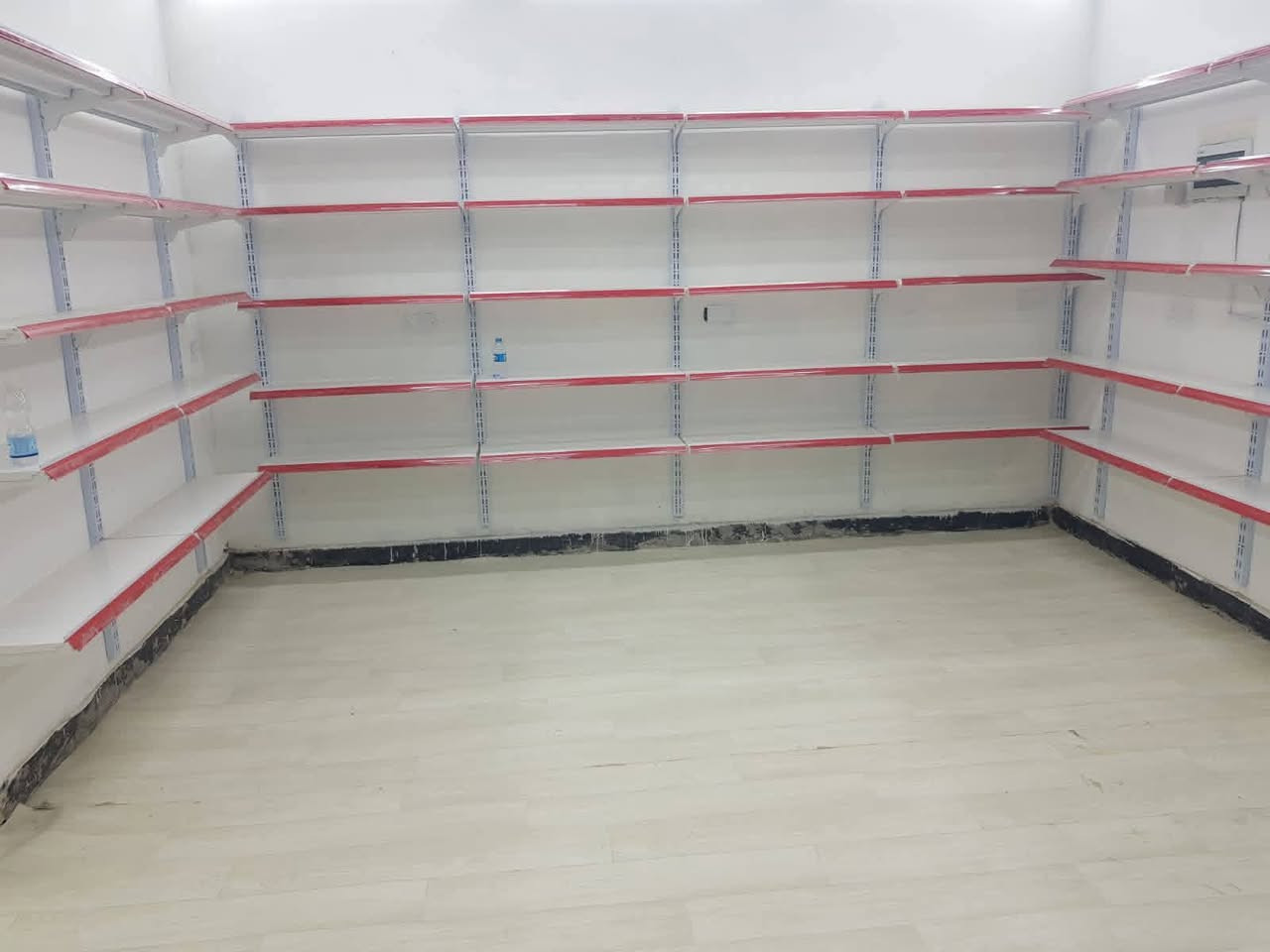 ڕەفی مارکێت بەتاکو کۆ بەردەستە...
پێشنگای میر لەکەلار هەموو جۆرە ڕەفێکی مارکێت
ناوەڕاست  لادیوار  هەڵواسراو هەیە
پێ ویست ناکات بەدووای بەگەڕێت لێرە هەموو شتێ هەیە
بەسەعری جووملەی ئمڕۆ 
ناو نیشان کەلار گازینۆ بەرام بەر ئاسایش 
پەیوەندی بکەن بم ژمارەوە
***********
پێشنگای میر لەکەلار
