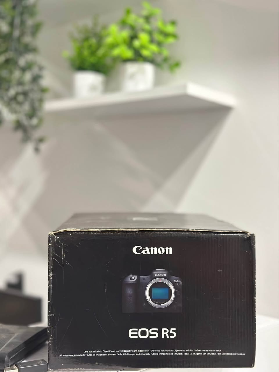 Canon R5 Mark I

الكامرة بحالة الجديدة بالكامل، على الكارتونة وكل أغراضها وملحقاتها موجودة. من يوم انشرت لحد هسه استخدام شبه معدوم، والشتر زيرو، وحتى العدسة ما مركبة على البودي إلا نادراً جداً.

الكامرة نظيفة جداً وما بيها أي ملاحظة، مناسبة للي يريد كامرة احترافية بحالة وكالة وبسعر أفضل من الجديد.

بالعافية على من تكون من نصيبه، وللاستفسار مراسلة خاص. 🤍�

سعر الجديدة 3،860,000قيم بالي يرضي الله ومانختلف ان شاء الله بغداد, العراق


**إذا كنت صاحب هذا الإعلان وتريد حذفه لأي سبب، رجاءا أرسل رسالة إلى الدعم الفني**
