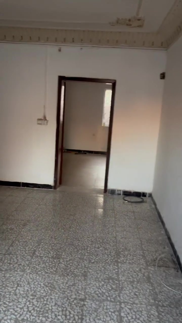 مشتمل طابق أول معزول يحتوي على غرفة مطبخ وصالة مشترك خدمات موقع الاعظمية شارع الضباط خلف جامع العساف سعر 450 عائله فقط 

***********
