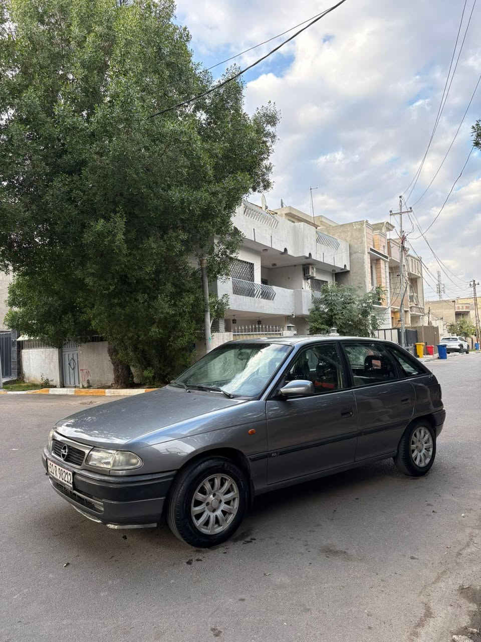 السلام عليكم ابول استره 🇩🇪هاج باك مكينه 2.0 موديل 1995 رقم بغداد الدولي بسمي السياره جاهزه وجديده صبغتها عله ايدي بلادي جان بيها جراد وعدي صور قبل الصبغ السياره كامله كهربائيات كلها شغاله بلادية نقصها فقط البوري مالت التبريد طاك فقط رايدها ب 46 ورقة وبيها مجال مكاني بغداد حي الخضراء للاستفسار *********** غير متواجد عل فيس فقط واتس او اتصال بغداد, العراق
