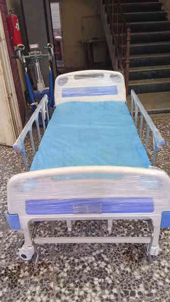 سرير ميكانيكي خمس حركات مستخدم قليل السعر 250 رقم الواتساب
‏‪0771 578 6938‬‏
