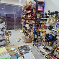 محل للبيع اصباغ وعدد انشائية شبه متكامل ابيع شلعة  يحتوي على رفوف واست...