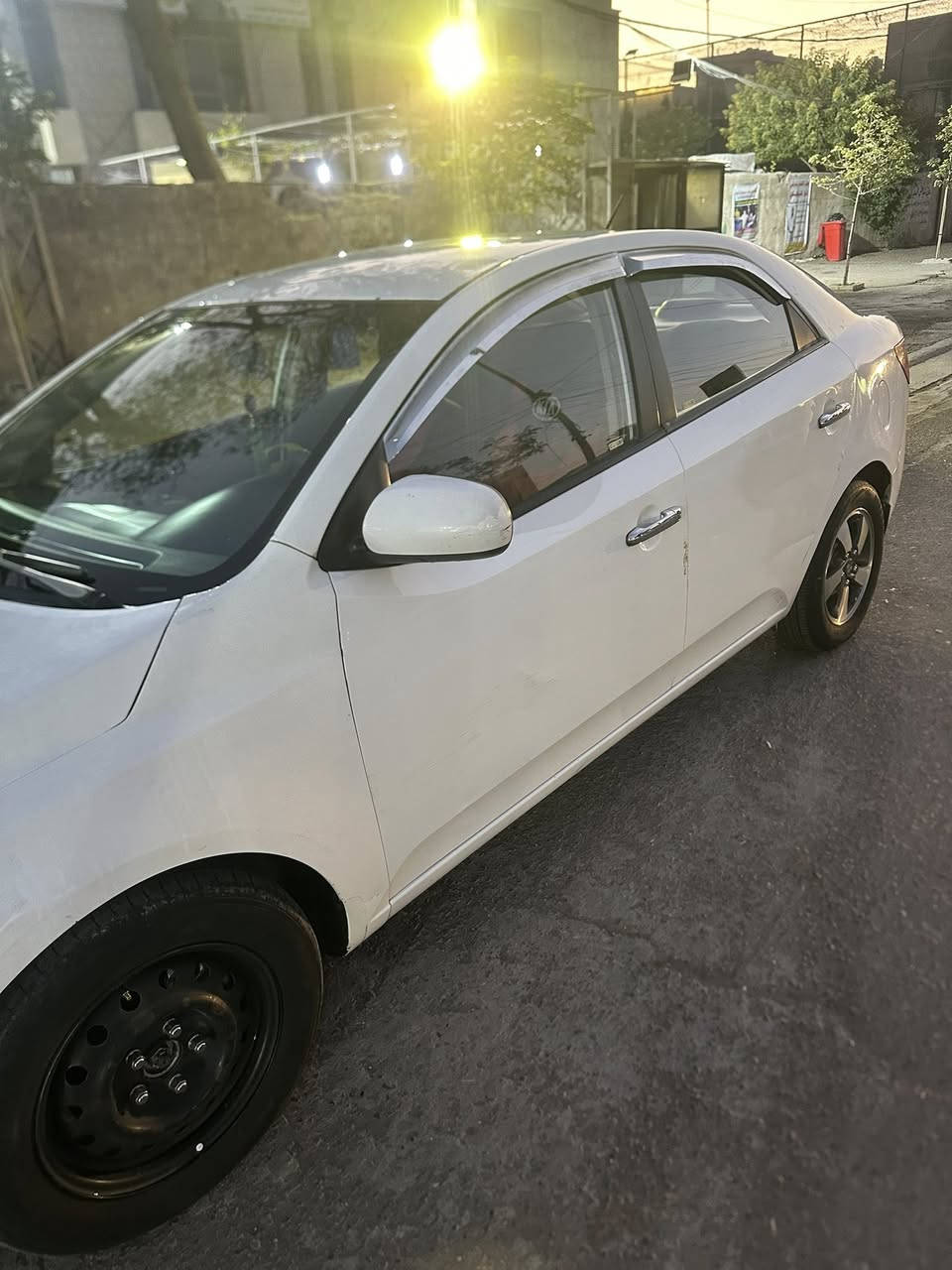 سيراتو موديل 2010 سيارة خير من الله مكينة كير مكفول تبريد كهربائيات كلها شغالة كلة جديد صدر نص عمر حادثها بل تكمة باب صدر ورة وقبق بانزين سنوية صاقطة سعرها 75 وبيها مجال بصيط رقمي *********** بي واتساب ممتواجد عل فيس
