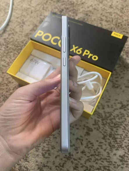 السلام عليكم ورحمه الله وبركاته جهاز بوكو اكس 6الذكرا5G ،512 الرام12+12 العشوائي 24 الجهاز فتح كرتون مستعمل قليل والسعر 300 وبمجال قليل الجهاز بعد لوك الوك عنوان كركوك كورنيش هذا الرقم اللي يحب يخليه يخابر***********
