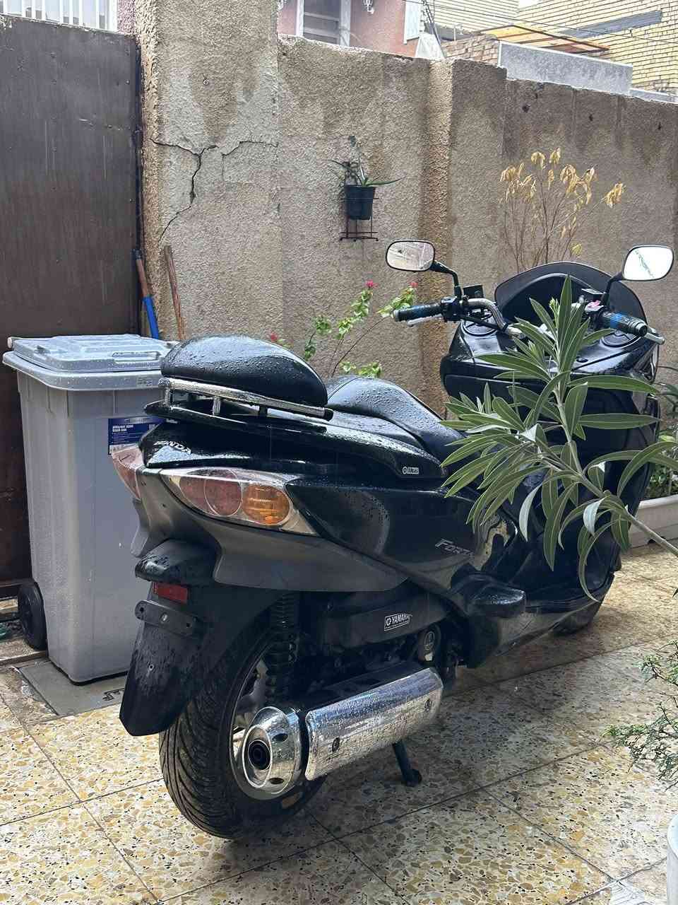 دراجه فورصه صفر عشره مامفتوحه عميه بلاديه مكفوله كلشي جديد مكاني بغداد الشعب السعر مليون و٣٠٠ الف رقم تليفون ***********
