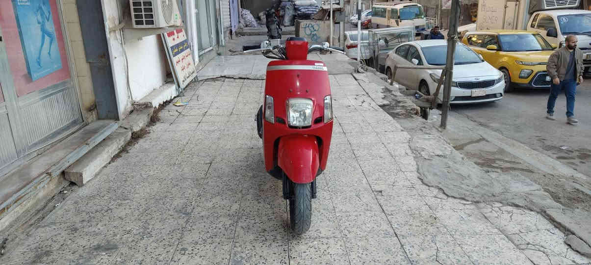 السلام عليكم 
دراجة بوليسي ياباني نظيفة بايدي منزلها من الرمبة من المعرض قبل اشهر، بوليسي نوزل فول نظافة، دراجة لا تعبانه ولا مشاية هواي كنت من دوامي القريب للبيت، لا ماشيه هواي ولا متعوبة واخذت فترة مطالعة نهائيا فقط تشغيل، الله يشهد ماخذها 1250 من معرض الحمداني وحاليا عاضها 900 ومجالها بسيط للشراي.
العنوان بغداد، كرادة داخل
***********
