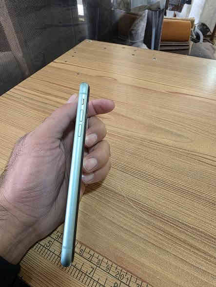 11ايفون 
بطاريه 83 بلادي 
ما مفتوح 
ذاكره 256 

كل شي بيها بلادي للبيع سعرها 310 الف  مكاني كركوك 
خاص مفتوح 
او اتصال ***********
