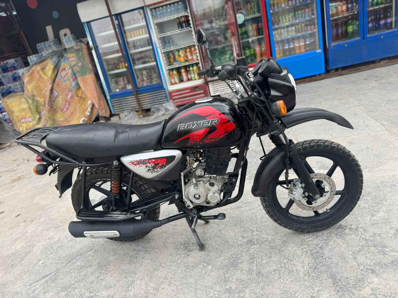 بوكسر
موديل 21 
نضافه 90‎%‎
بدون اوراق (مكفوله من السرقه)
مكينه مفتوحه 
صارلها 5 سنوات عندي 
ما مشتغله توصيل 
سعرها 750 الف 
مكاني الغراليه شارع المركز
‭0776 242 5000
