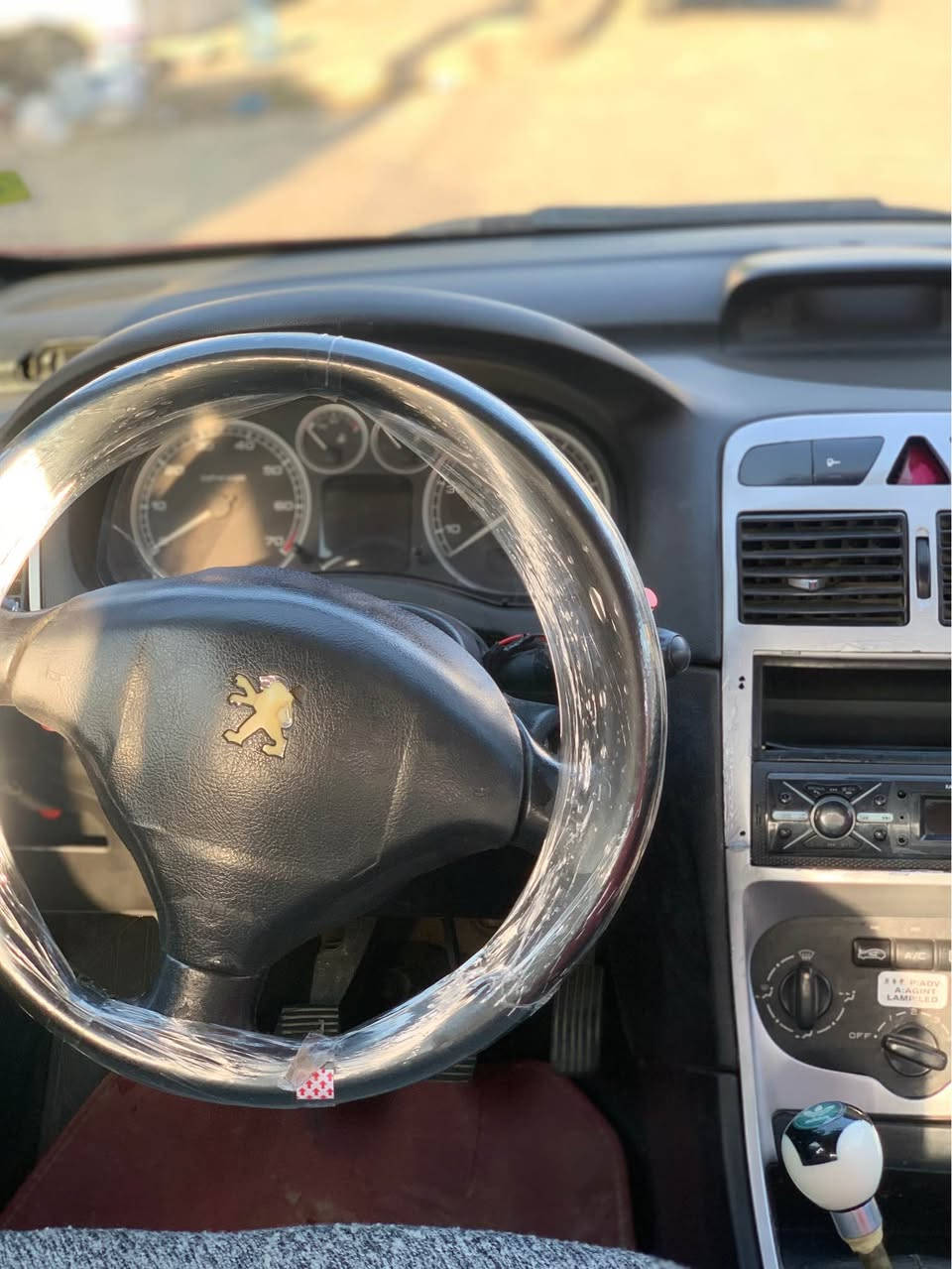 سه ره تا به ناوي خواي گه وره
بو فروشتن بيجؤي فه ره نسي 307گير عادي
موديل2006 ٢جام كاره با 
بي ده عمو ليدراو په له په له بوياخي هه يه
ئارم پلاستيك دهؤك سه نه وي ئه سليشي له گه له
گيرومه كينه ي به شه رت كلاجو عه ينه ي تازه گؤراوه
ته بريد خازي تيانيه
بي مه سره ف پيشو دواي داگيراوه
مشته ري نيت سه رم مه يه شينه ماله هي مه عره ز ني٢٥گه لا مه جال

شوين سليماني
0789 071 57 18 less السليمانية, العراق
