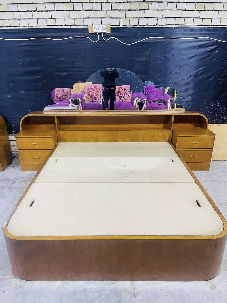 غرفه ام سته صاجً مستخدمه نضيفه سعر 650 مكاني بغداد مدينه الصدر واتساب *********** كو توصيل 🚚
