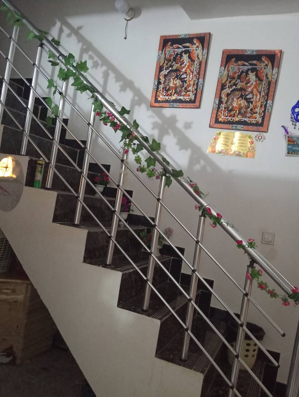 بيع مستعجل
مكلف بنشر
بيت علي طريق سنيه سياحي
غرفيتن صاله واستقبال
2صحياات
2حمامات 
مساحه 200👉متر
***********👉
