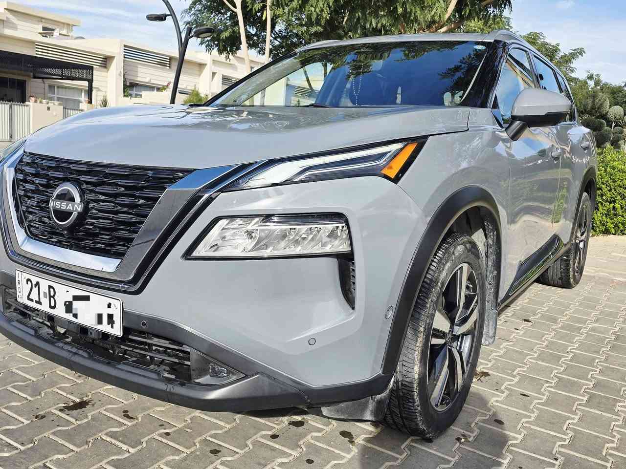 Nissan ROGUE PLATINUM 1.5litr torbo
نيسان روج بلاتينيوم 2022 فول موصفات فورويل4×4
٣ سلندر توربو

1. بانوراما 
2. كامرات عدد 5 
3. كيج التكروني متغير 
4. لد داخلي 
5. داتشو عداد سرعه بالجامه 
6. فور ويل 
7. نظام جبالي نظام سبورت نظام ايكو 
8. حساسات 360 درجه 
9. رادارت جوانب امامي خلفي 
10. بصمه تشغيل و ابواب 5 بصمه 
11. تشغيل عن بعد 
12. داخل لونين أسود و جوزي 
13. كشنات جلد + تدفئه 
14. كشنات خلفيه تدفئه 
15. بردات خلفيه بلاديه 
16. هند بريك بصمه 
17. اتو هولد 
18. اتو بارك 
19. تحديد مسار 
20. استيران D سبورت 
21. صندوق كهرباء 
22. ماشية34الف جديده جداً 
23. حادث بدون سبخ بدون تبدل فقط دعامية امامية سبوخ بشرط 
24. رقم سليمانية باسمي تحويل مباشر  

26.//***********//وطس اب للرسل
