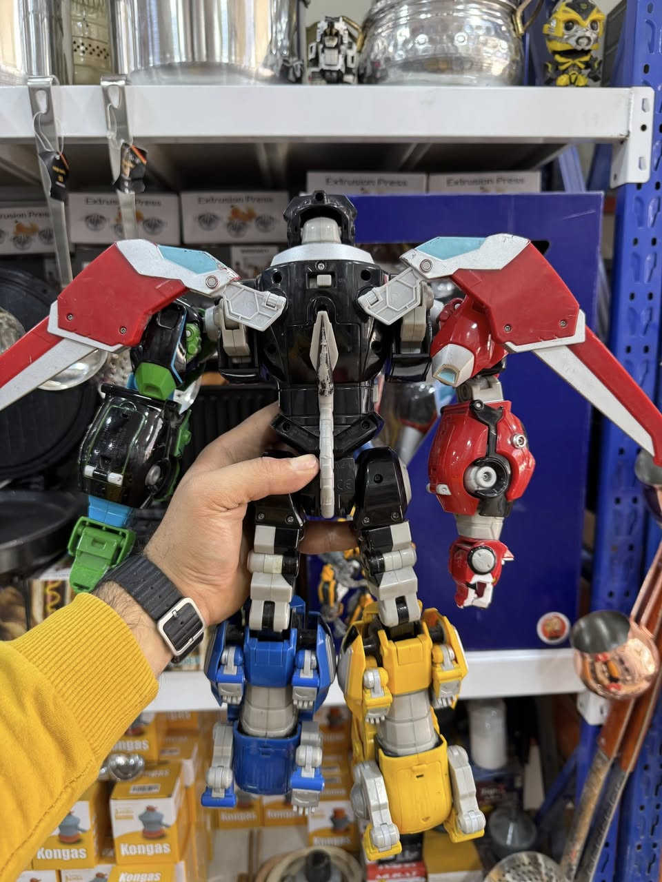 المجسم هو Voltron Legendary Defender Metal Defender Lions، وهو عبارة عن مجموعة من خمسة أسود معدنية (Diecast) يمكن تجميعها لتشكيل الروبوت فولترون 
نسخة قديمة واصدار محدود 
للبيع السعر خاص 
متوفر توصيل لجميع محافظات العراق


**إذا كنت صاحب هذا الإعلان وتريد حذفه لأي سبب، رجاءا أرسل رسالة إلى الدعم الفني**