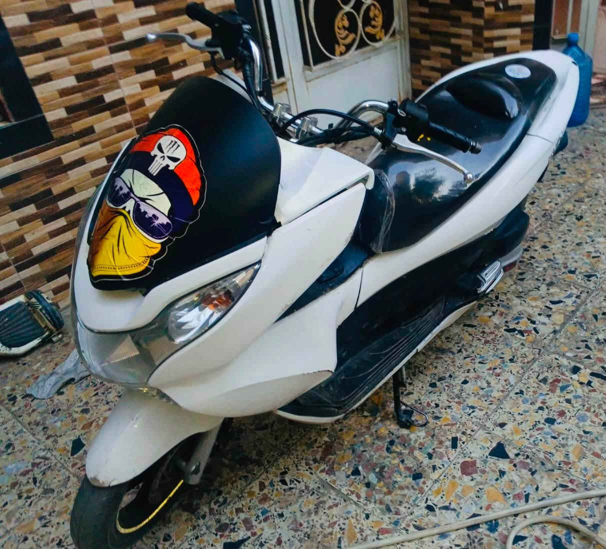 دراجه pcx نضيفه بدون نقص سعر ٩٠٠ مكان بغداد الجديده موبايل ‭***********‬
