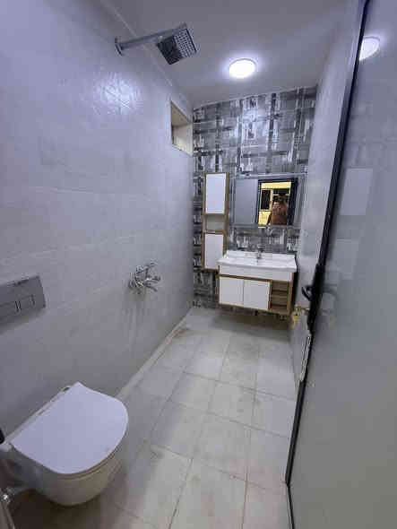 سلام عليكم يعلن شركه ومكتب الأقمار عن وجود 
دار سكن للبيع في حي البنوك
 🔚———
🔺 المساحة : 91  م   بناء 25  فول درجه اولى  

🔻الواجهة: 6.50   م.  🔺النزال : 16 متر    

🔷بناء حديث فول درجة اولى مع خدمات راقية:
      🔹 واجهة مرمر + ارضيات طابقين مرمر
  🔹️الابوب من الصاج 
🔹محجرات المنيوم زجاج 
🔹شبابيك المنيوم عازل  تركي 
     🔹️الصحيات نوع تركي
   🔹نظام( كامرات+انترنت+سبالت)انابيب دفن
      🔹 اضواء سبورت لايت ✨
     

🔶الطابق الارضي: 

      
       🔸استقبال.  
       🔸️صالة 
       🔸️مطبخ مستقل.  
       🔸️خدمات صحية 
       🔸️غرفه  نوم 
 
🔶الطابق الاول: 
 
       🔸️2 غرف نوم ماستر 
       🔸️خدمات صحية 
     

 ✔️موقع مرتب   //.   🔚 شارع 15 + رصيف 4 متر 

📍موقع الدار:
حي البنوك / خلف لحوم البركه شارع باريس
      

______________________________________________

للاستفسار  مراجعة شركة الاقمار 

موقع الشركة البنوك شارع الكنيسه مقابل حلويات تمتوعه

او الاتصال على الرقم او الواتساب

☎️***********
