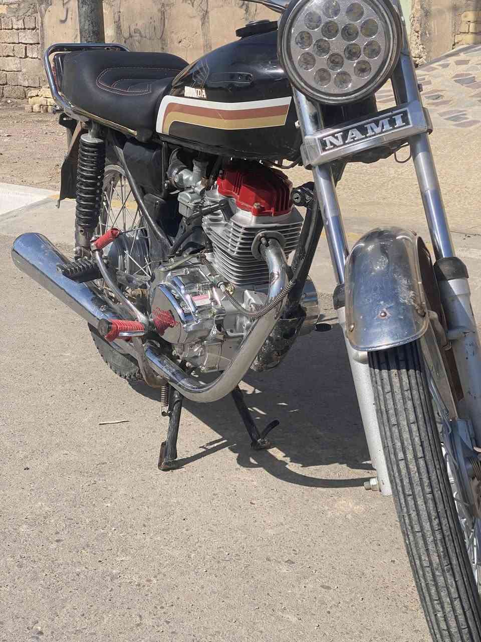 سلام عليكم دراجه للبيع اوراق اصولي مكينه جديه ما صايرلها اهواي من مشدوده  الدراجه  مكفوله ما متواجد خاص ***********
