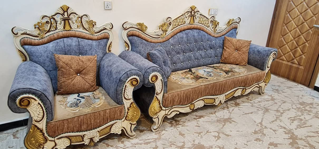 سلام عليكم 
تخم للبيع ١٠ مقاعد نضيف شغل ثكيل 
***********
