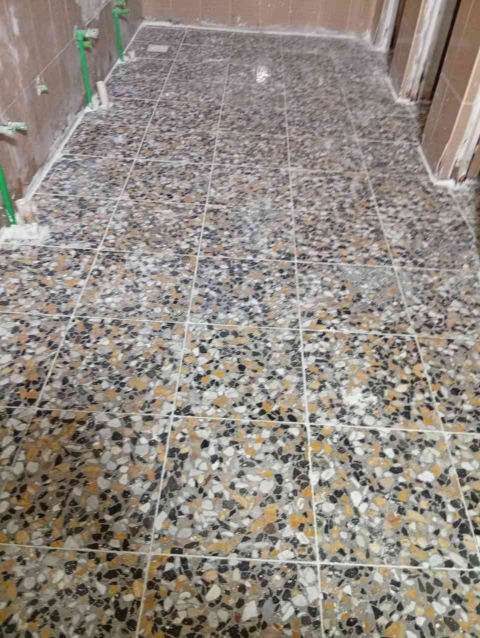 سلام عليكم خلفه سيراميك مصري شغل درجه اولى تسليم مهندس مقيم في بغداد الجديده رقم واتس ***********
