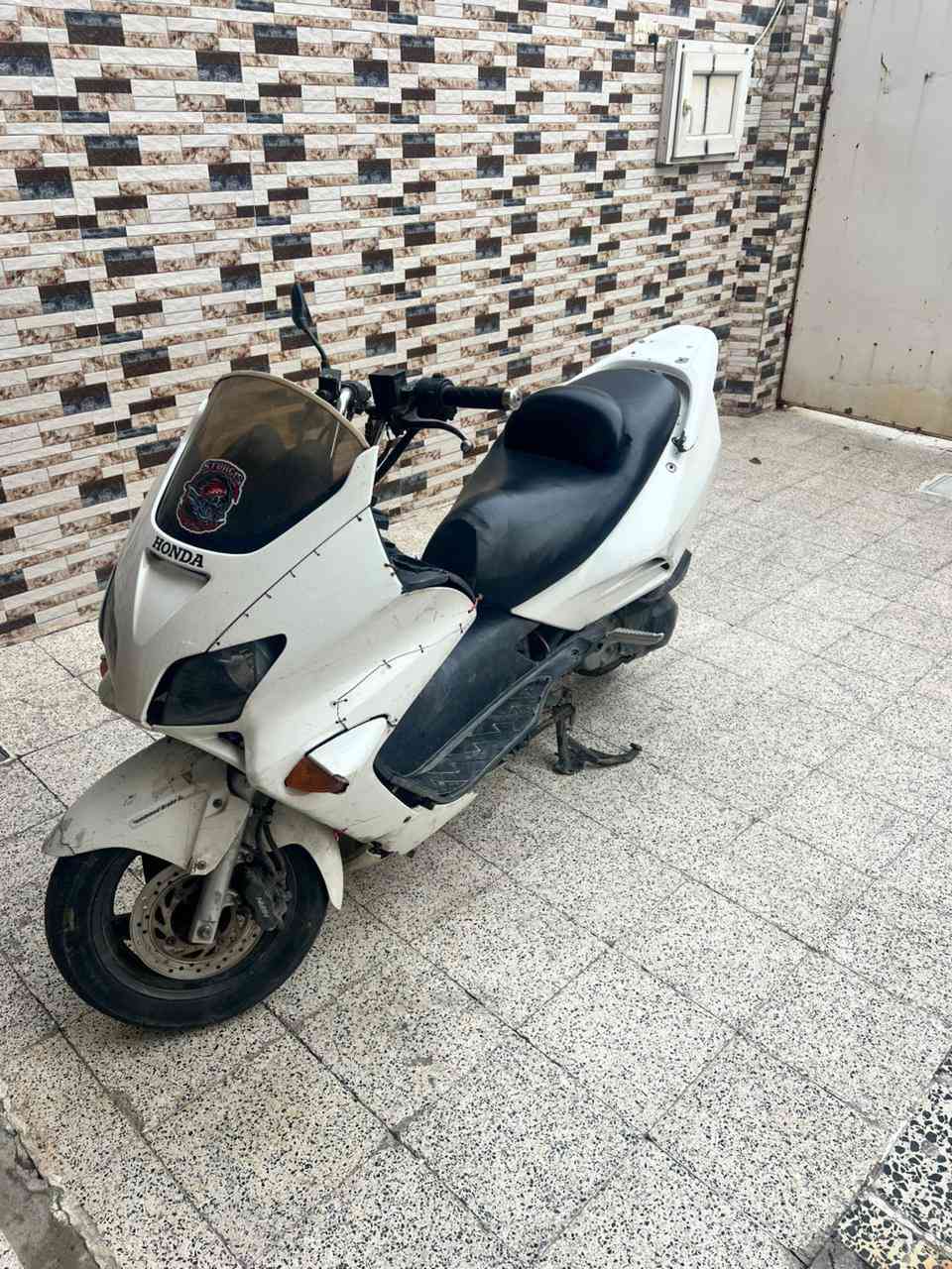 للبيع 60
السعر 400وبي محل الدراجه بيه نقص واحد وهوا الكتف ما الشحن سعر الكتف 25وينشال من حكو المكان موصل ‭٠٧٥٠ ٦٧٣ ٩٣٢٩‬وتساب موجود
