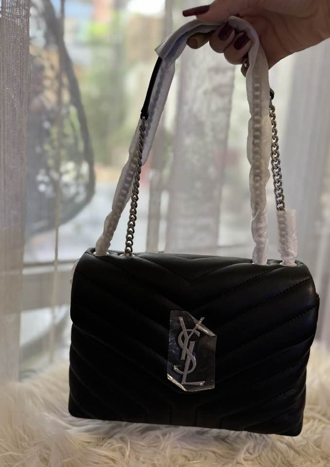 حقيبه Saint Laurent صنع في France


**إذا كنت صاحب هذا الإعلان وتريد حذفه لأي سبب، رجاءا أرسل رسالة إلى الدعم الفني**