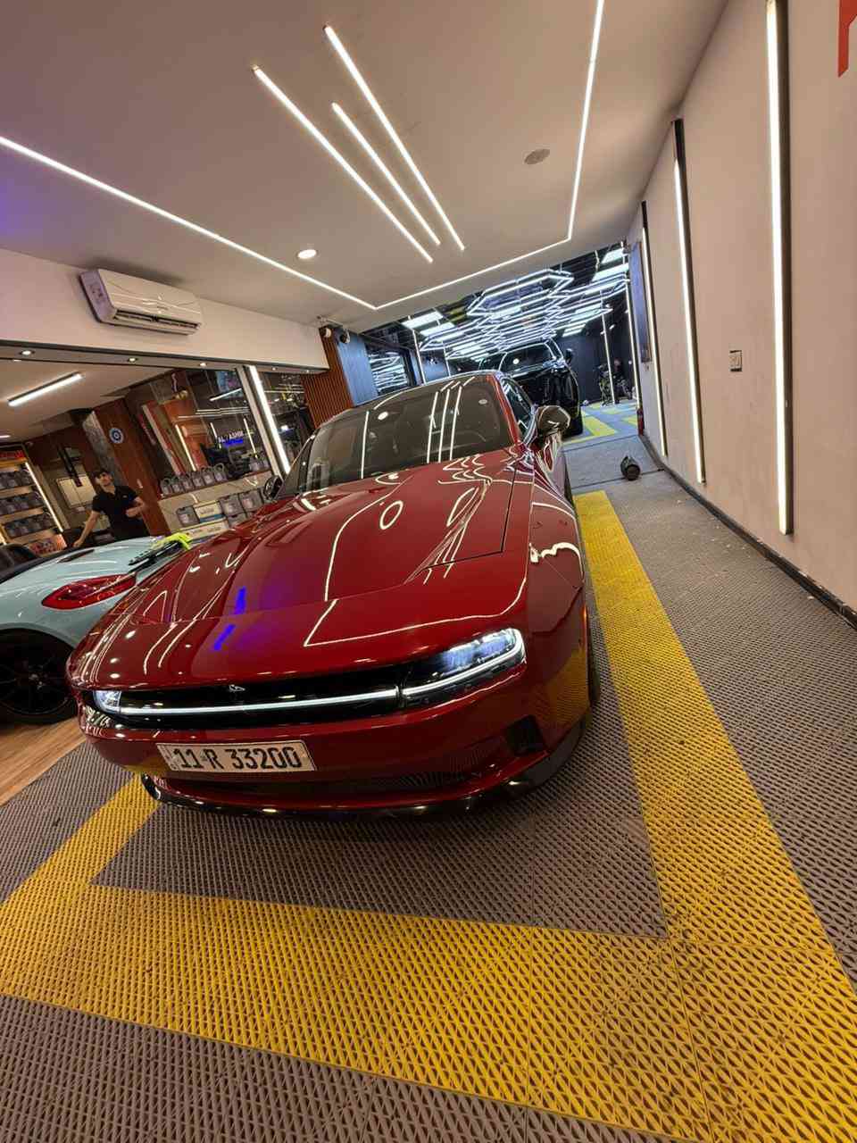 �⚡ للبيع جارجر  دايتونا ستيج2 /2024 كهرباء ⚡🚗

إذا تريد سيارة بيها هيبة وصوت بلادي يلفت الشارع 🔊🔥
هاي مو عادية… هاي جارجر كهرباء عزمها حاضر من أول دعسة 😈

🔹 ماشيه 4000 كيلو فقط
🔹 بعدها زيرو بحالة الوكالة
🔹 كهرباء صافي بدون محرك بنزين
🔹 عزم فوري وثبات قوي
🔹 شاشة كبيرة + كامرات
🔹 سنسرات أمامي وخلفي
🔹 بصمة تشغيل
🔹 داخلية نظيفة جداً بدون أي ملاحظة

السيارة ما تحتاج ولا دينار
تركب وتمشي وانت مرتاح 💪⚡

للجادين فقط والسعر قابل للنقاش

📍 الموقع: بغداد – اليرموك 

***********

#العراق
#سيارات
#للبيع
#اليوم
