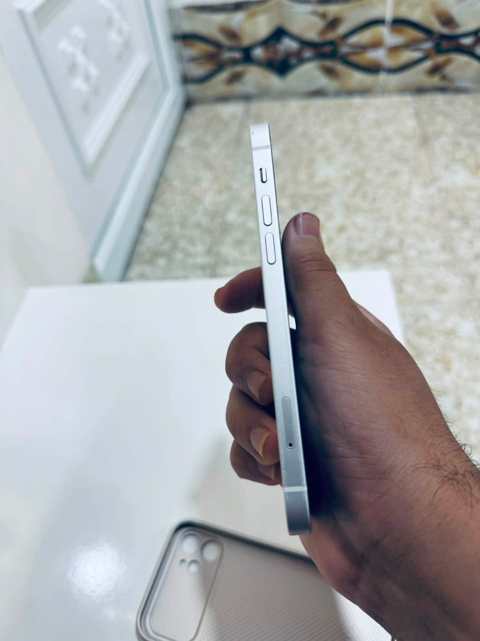 ايفون12 
ذاكرة 128
بطارية 85 
جهاز بلادي لوووك بعده على وضع الشركة 
سعره 320 وبي مجال قليل 
هذا رقمي وتساب او اتصال ***********
