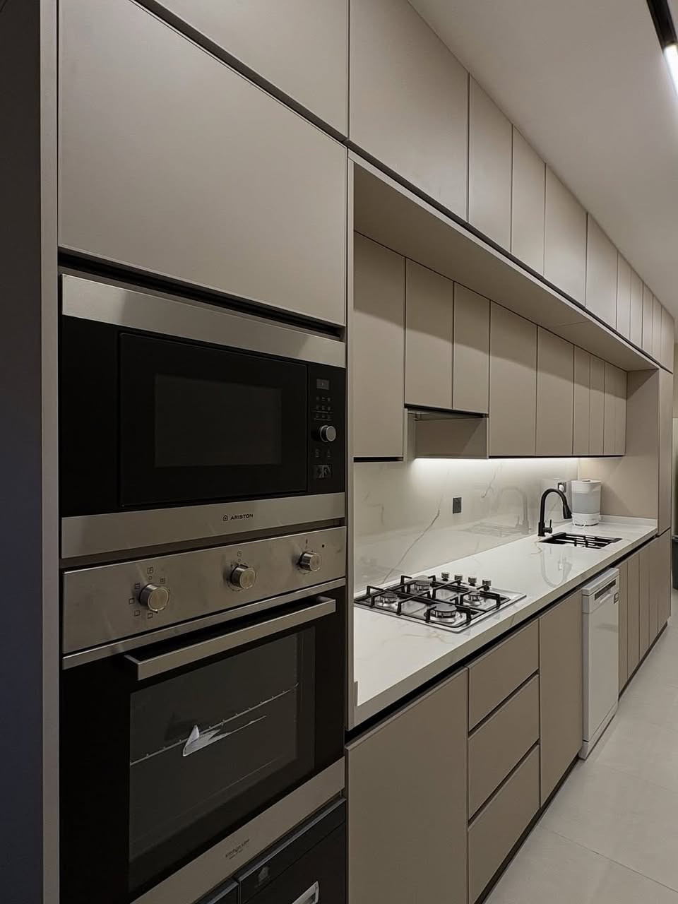 صمم ونفذ مطبخك ع ذوقك !! 
اختار الألوان والتصاميم الحديثة مع شركة ميداس للمطابخ والديكور ✨

ميداس اختيارك الأمثل للجودة والفخامة ✨ 

🔻العنوان/ الرمادي _ شارع 100 _مقابل معمل غاز الرمادي 
🔻للأستفسار حول التنفيذ وطلب التصاميم الاتصال بالارقام : *********** _ ***********
