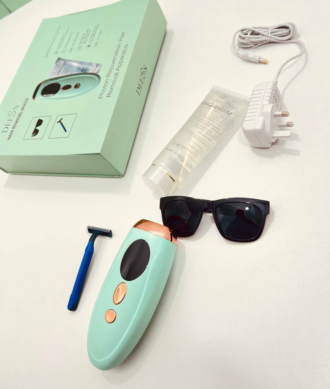 DEESS جهاز اليزر المنزلي دييسس
الثلجـي 🧊🧊😍🎀
مميزات الليزر المنزلي IPL
عدد الومضات ~ مليون ومضة 999999 
يعمـل بنظـام التبريـد 🧊 لجميع مناطق الجسم يعني بدون ألم نهائيـا 😍

يمكنك استعماله على جميع اجزاء الجسم👌🏻
لطيف على البشرة وحجمة كيوت. 
يمكن استخدامة بخصوصية وراحة تامة داخل منزلك آمن لجميع أنواع البشرة - يعمل بشكل فعال على جميع أنواع البشرة دون الشعور بأي ألم
يوقف نمو الشعر بشكل فعال بعد فقط 8 جلسات بمعدل جلسة لمدة 10 دقائق كل اسبوع مما يعني 8 أسابيع فقط لوقف نمو الشعر بشكل فعالٍ. 
 جهاز صغير عالي القوة يستهدف بصيلات الشعر بنبضات ضوئية مكثفة لإتلاف الجذور وكسر دورة إعادة النمو.
مع الاستخدام المنتظم ، يمكنك إزالة الشعر المرئي بشكل دائم.
تم اختباره سريريًا من قبل الخبراء ، جهاز إزالة الشعر بالليزر آمن وغير مؤلم وأكثر فاعلية على البشرة البيضاء إلى المتوسط.. 
سريع وسهل الاستعمال💓
مناسب لجميع مناطق انواع البشره ماعدا البشرة الداكنة📍جهاز ليزر منزلي 

السعـر السابق /  125❌❌
السعر الجديد / 90 الف 😍🔥🔥
وسوينالـكم التوصيل مجاناً لجميع المحافظات

للطلب دايركت 💜✨


**إذا كنت صاحب هذا الإعلان وتريد حذفه لأي سبب، رجاءا أرسل رسالة إلى الدعم الفني**