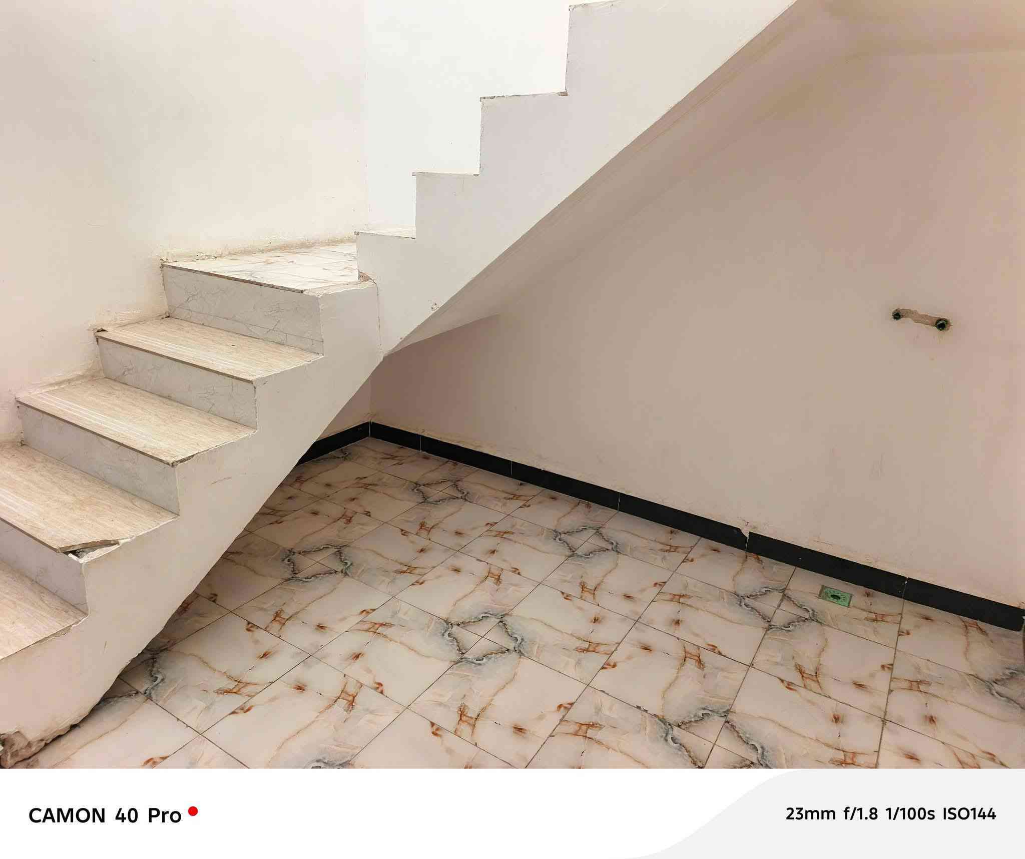 السلام عليكم
( مكلف بالنشر) 
دار للبيع مساحه ١٢٠م 
واجهيه ١٠م نزال ١٢ م 
يتكون من 
استقبال ٥*٤ 
 غرفه نوم ٥*٤
وصاله ٥*٣.٥
ومطبخ ٥*٣.٥
حمامات داخلي وخارجي 
وطارمه
بناء حديث 
الموقع حي ذويب الثاني الفرع الثالث ركن ع شارعين 
بيت كامل للأخير ما ناقصه اي شي 
للتواصل والاستفسار  ) غير متواجد ع الانترنيت التواصل اتصال فقط) 
***********
***********
