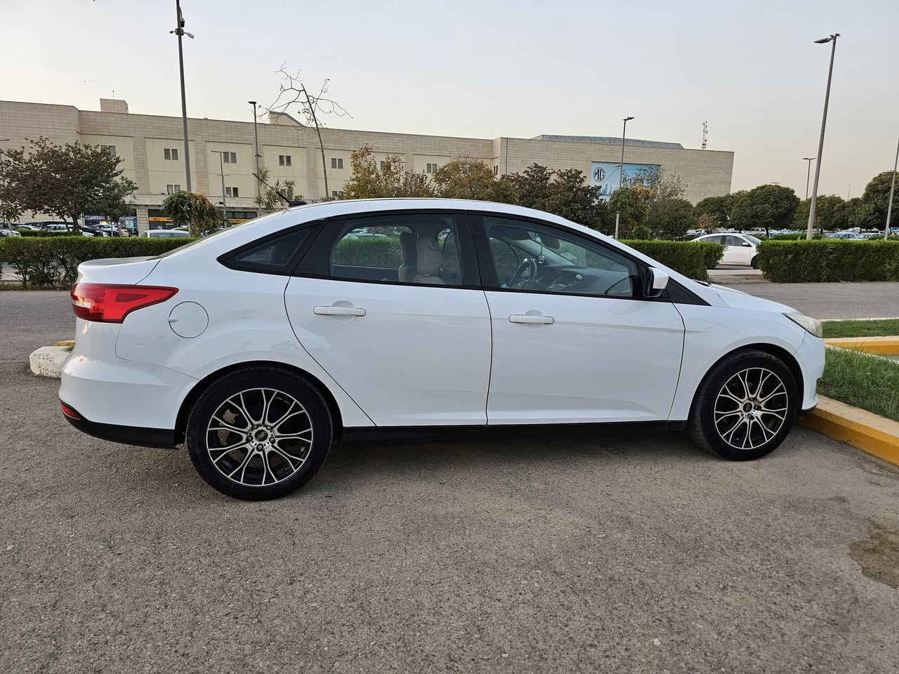 فۆکس ٢٠١٨ مەکینە ٢.٠ لۆ فرۆشتن
٦٤ میل ڕۆیشتییە
٢ پارچە بۆنیت و چاملخ لای سایەق
هەیکەلی خاوێنە و پێش و پشتی توندکرایتەوە نوێ
نرخی ٨٩ و معامەلەیەکی برایانە.

فورد فوكس 2018 SE للبيع
موديل 2018 ماشية 64 الف ميل
رقم اربيل 
2 قطع صبغ امامي
ايرباكات سائق و سكن سستم
فئة SE
محرك 2.0 لتر
4 سلندر
قير أوتوماتيك
دفع أمامي
اللون أبيض
شاشة + بلوتوث + USB
كاميرا خلفية
مثبت سرعة
مكيف ممتاز
السيارة نظيفة جداً، استخدام شخصي، والحدادية جديدة كلها متبدلة، ما تحتاج أي صرف.
السعر 89 ورقة وقابل للتفاوض والمراوسة


**إذا كنت صاحب هذا الإعلان وتريد حذفه لأي سبب، رجاءا أرسل رسالة إلى الدعم الفني**