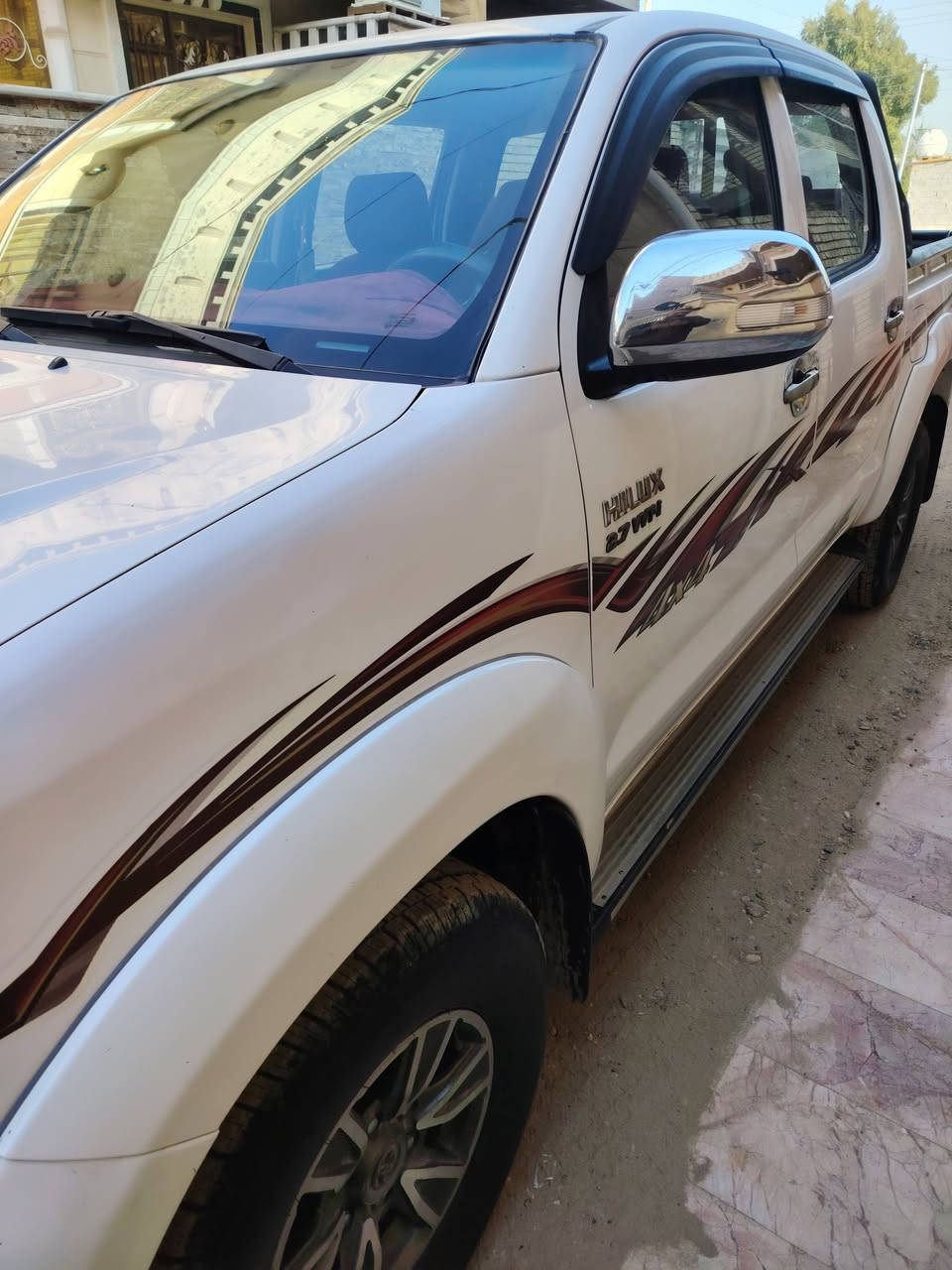 السلام عليكم بيكب هايلوكس فورويل للبيع موديل ١٤ رقم بغداد وهزه جديده بسمي تحويل مباشر سياره جديده سونره بلنشر وبلاديه مكينه ما مفتوحه تخم تاير جديد سياره وتماتيك حداديه جديده المكان بغداد الزعفرانيه وسعره ٢٢٠ ورقه وبيه مجال حك الجيه للتفاصيل أكثر على الرقم *********** او ***********
