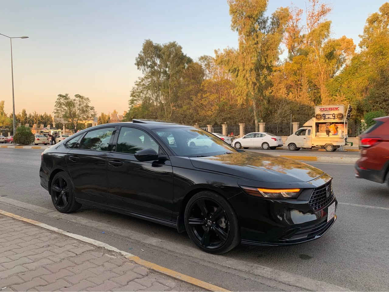 هوندا اكورد موديل 2024 
مواصفات hybrid sport L
Black edition 
فتحة 
كشنات جلد هيتر و خزن 
رادار امامي جانبي
محافظة على المسار 
سيارة بدون حادث بدون دواخل  
مصبوغ عام على شخوط 
سيارة كل شي بشرط 
مرقم اربيل جاهز 
سعر 163 و مجال
*********** أربيل, العراق
