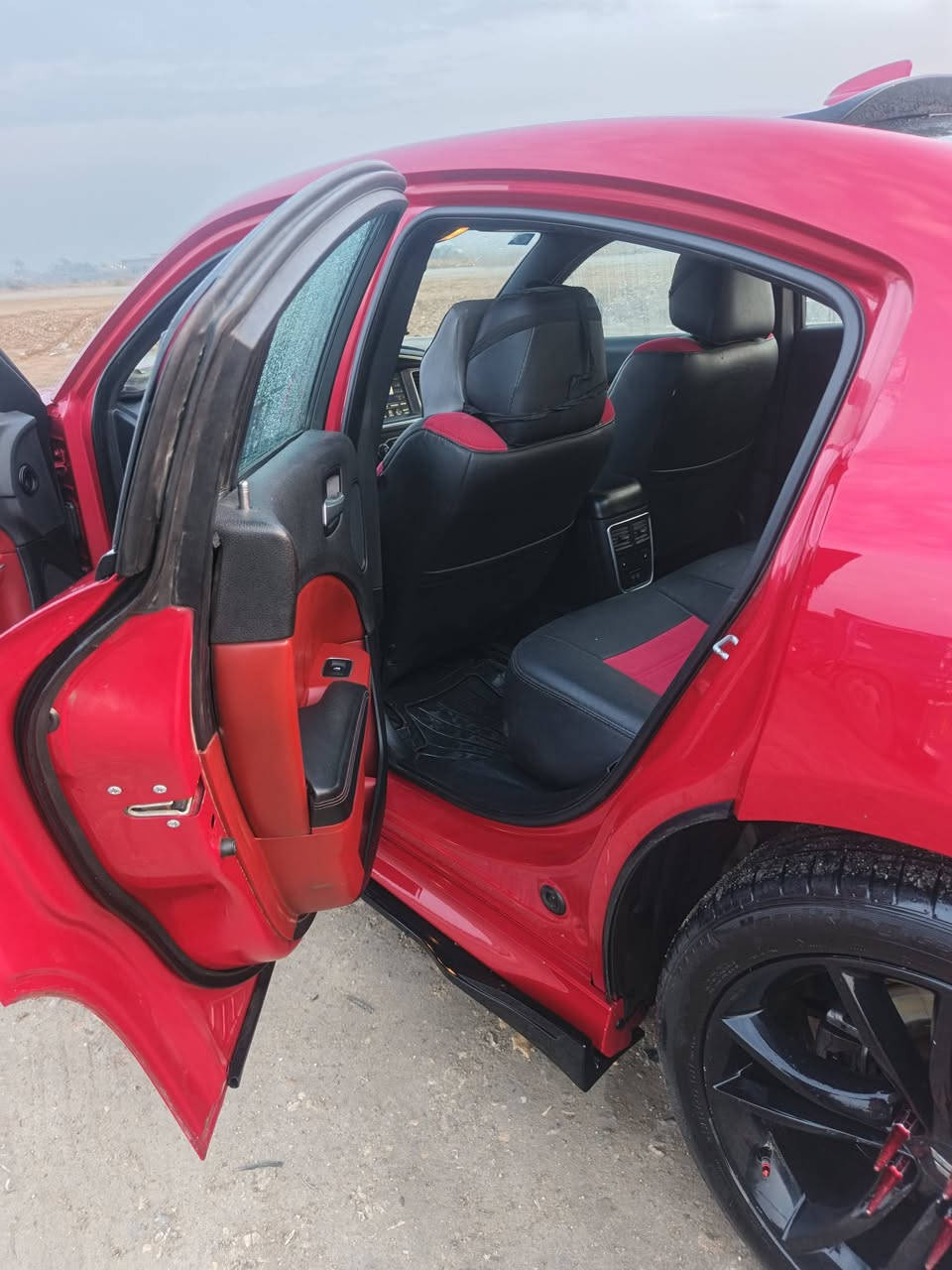 السلام عليكم جارجر 2015 رقم بغداد باسمي حادثه جاملغ امامي مصبوغ الجاملغ وباب الصدر فول فتحه بصمه حساسات رادار جانبي سياره مضخم رياضي ما مشتغله مكينه وكير وحداده سياره كامله وجاهزه السعر 185 وبيه مجال 
ذي قار الرفاعي ***********
