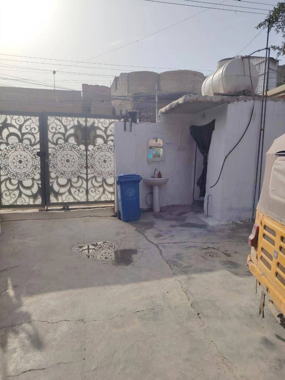 سلام عليكم
بيت بالمعسكر  بالفرع الثاني من جهة الشريط سادس بيت عن بيوت.الطابو موقعة حلو  مميز مساحتة120 واجهة 6ونزال 20 بيه غرفة كبيرة وغرفة صغيرة مفتوحة ع الصالة وحمام واستقبال ومطبخ وكراج كبير البيت صب مسلح فقط الاستقبال والمطبخ سندويش بحاجة الى ترميم يباع بسعر قطعة ارض تريد ترممه تريد تكعد بيه ع وضعة ينسكن بيه وسعره رخيص بالنسبة لموقعة والتبليط مباقي شي يصير اغلى اذا تبلط لمزيد من الاستفسار الاتصال على هذا الرقم ***********
