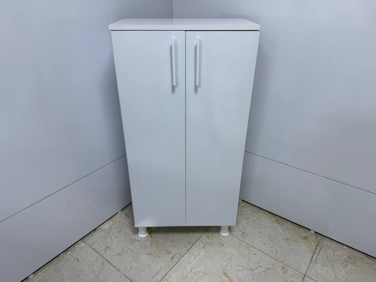 ٨٠ الف 
جزامه خشب 
القياسات 
120 سم الارتفاع 
 60 سم العرض 
33سم العمق


**إذا كنت صاحب هذا الإعلان وتريد حذفه لأي سبب، رجاءا أرسل رسالة إلى الدعم الفني**