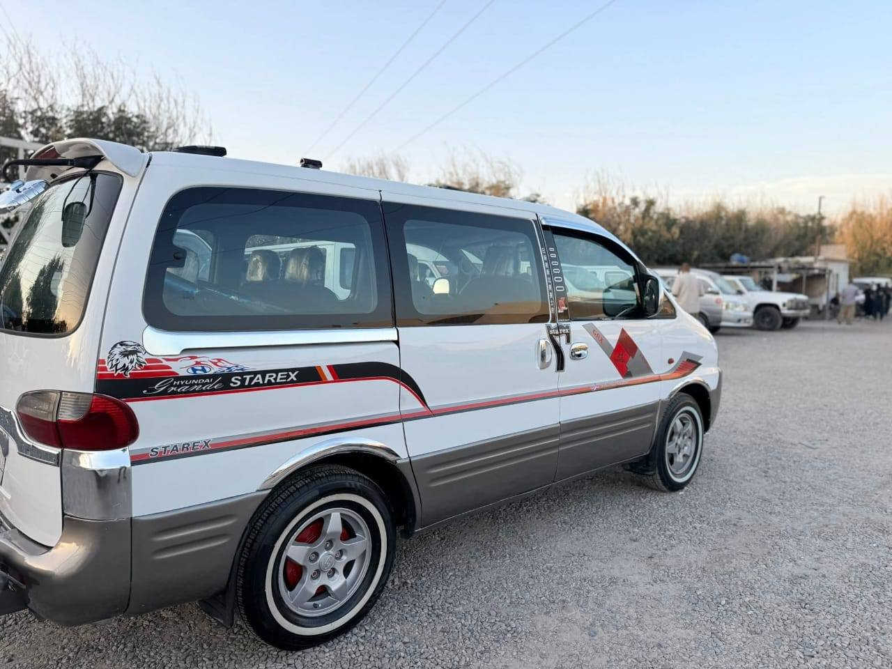 لبيع ستاركس سياحي موديل 2002.  8راكب مصبوغة عام جماليه وبقيت التفاصيل خاص هاتف ***********.  مكاني بغداد حي الجهاد والرقم  واتساب متواجد
